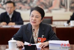 （全国两会）从“为爱买单”到理性消费 代表吴晶谈“痛金”热