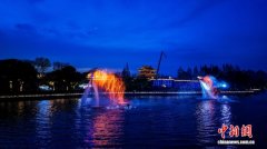 湖北荆州：古风演绎“点亮”古城之夜